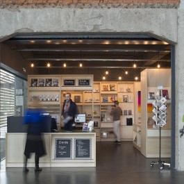 Les nouveautés à l accueil-librairie pour Danser sur un volcan, photo Nicolas Waltefaugle