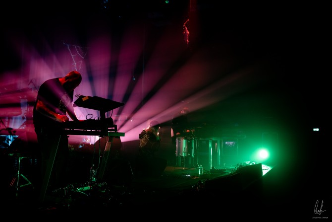 Angelo Mangini et Kevin Mulhen, In toward the Earth.