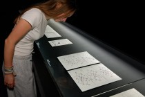Vue de l’exposition : Lucinda Childs — une subversion du cadre. Frac Franche-Comté, 2026., photo : Blaise Adilon