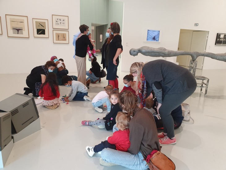 Visite de l'exposition Danser sur un Volcan, avec l'Unité d'Accueil Père-Mère-Bébé