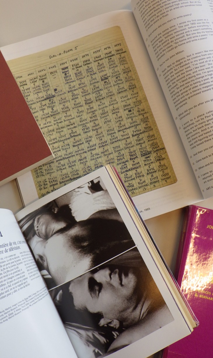 Tableau de diffusion de "Dial-a-Poem" / Photogramme du film "Sleep" d'Andy Warhol
