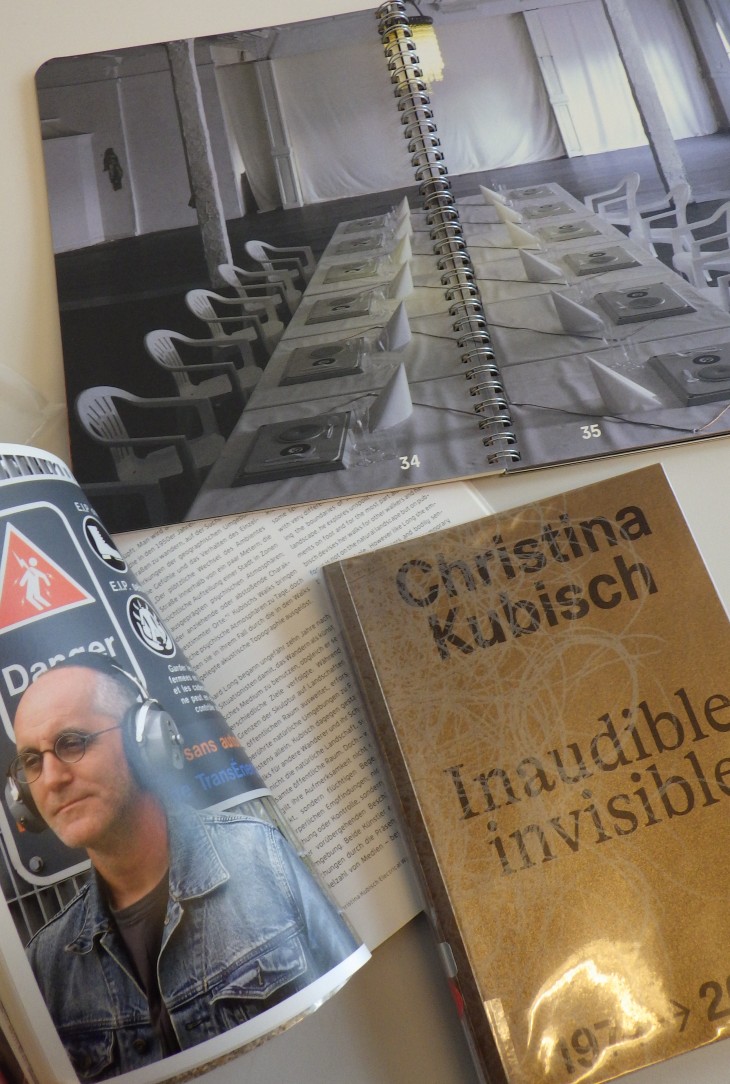 Différents livres sur Christina Kubisch consultables à la bibliothèque