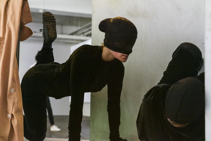 La Ribot, Pièce distinguée N°54, 2020. Vue de l'exposition Dance First Think Later, 2020, Arta Sperto, Genève