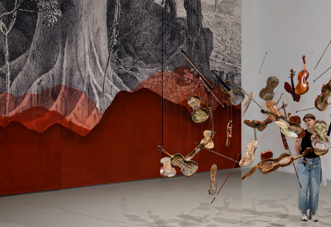 Vue de l'exposition Nina Laisné, un monde renversé. 2026